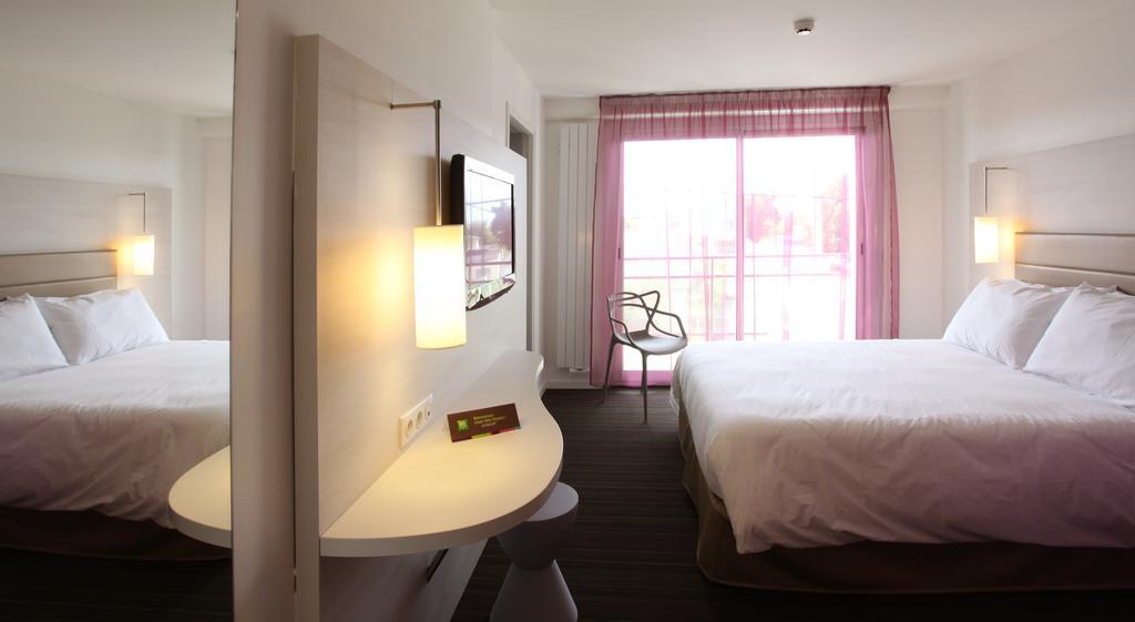 فندق كيبِروفي  فندق إيبيس ستايلز كويبيرون سنتر الغرفة الصورة